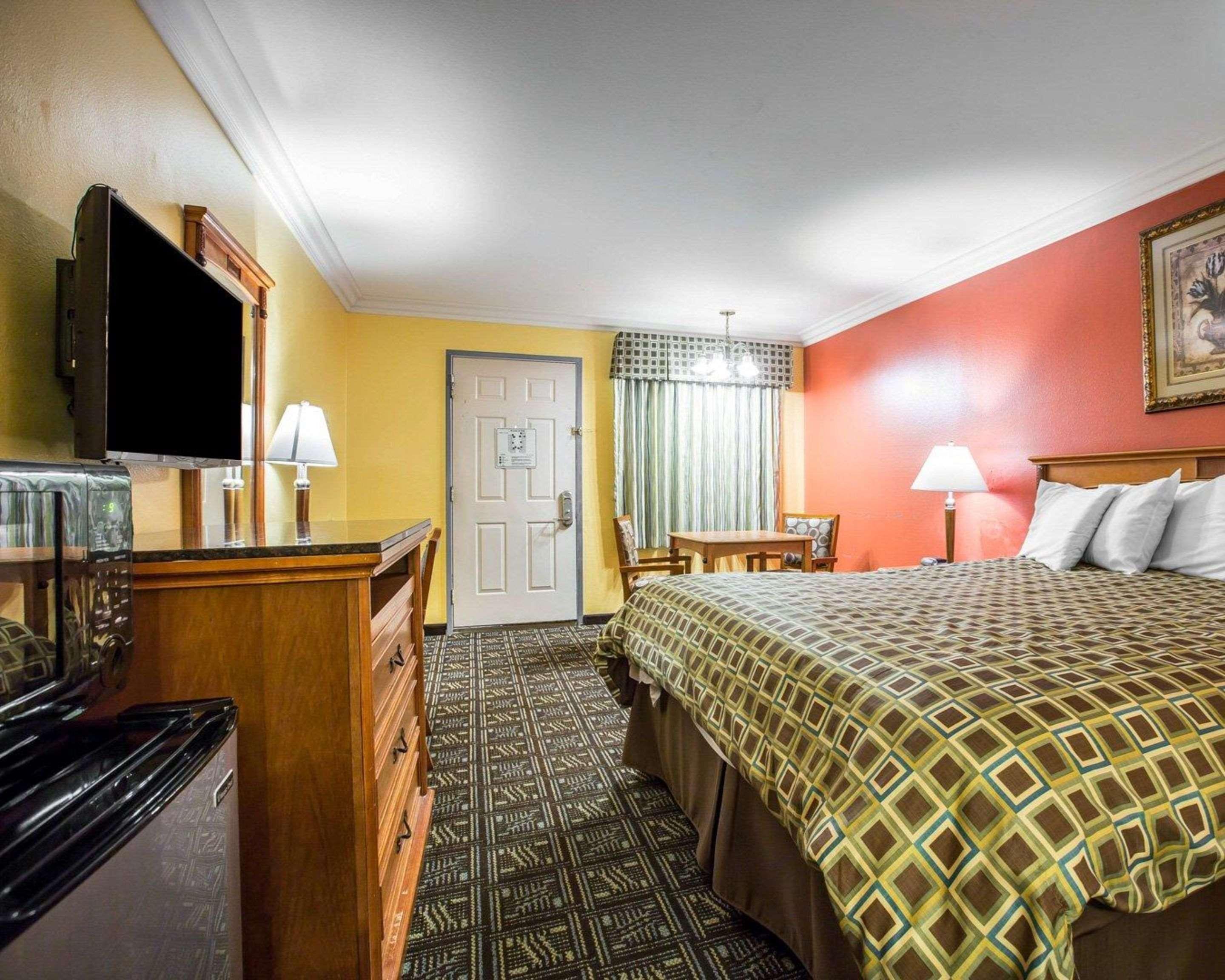 Rodeway Inn Old Town Temecula Bagian luar foto