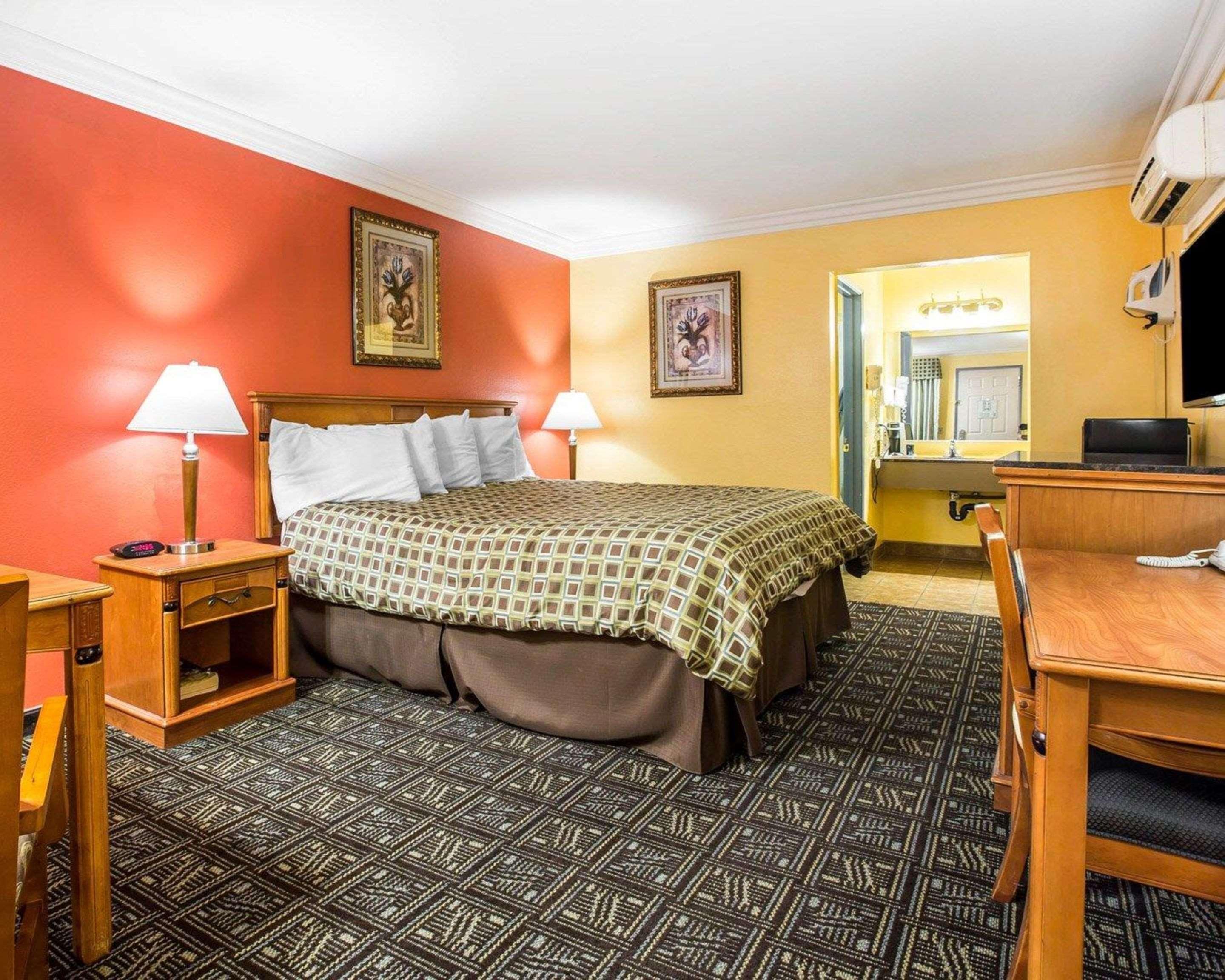 Rodeway Inn Old Town Temecula Bagian luar foto