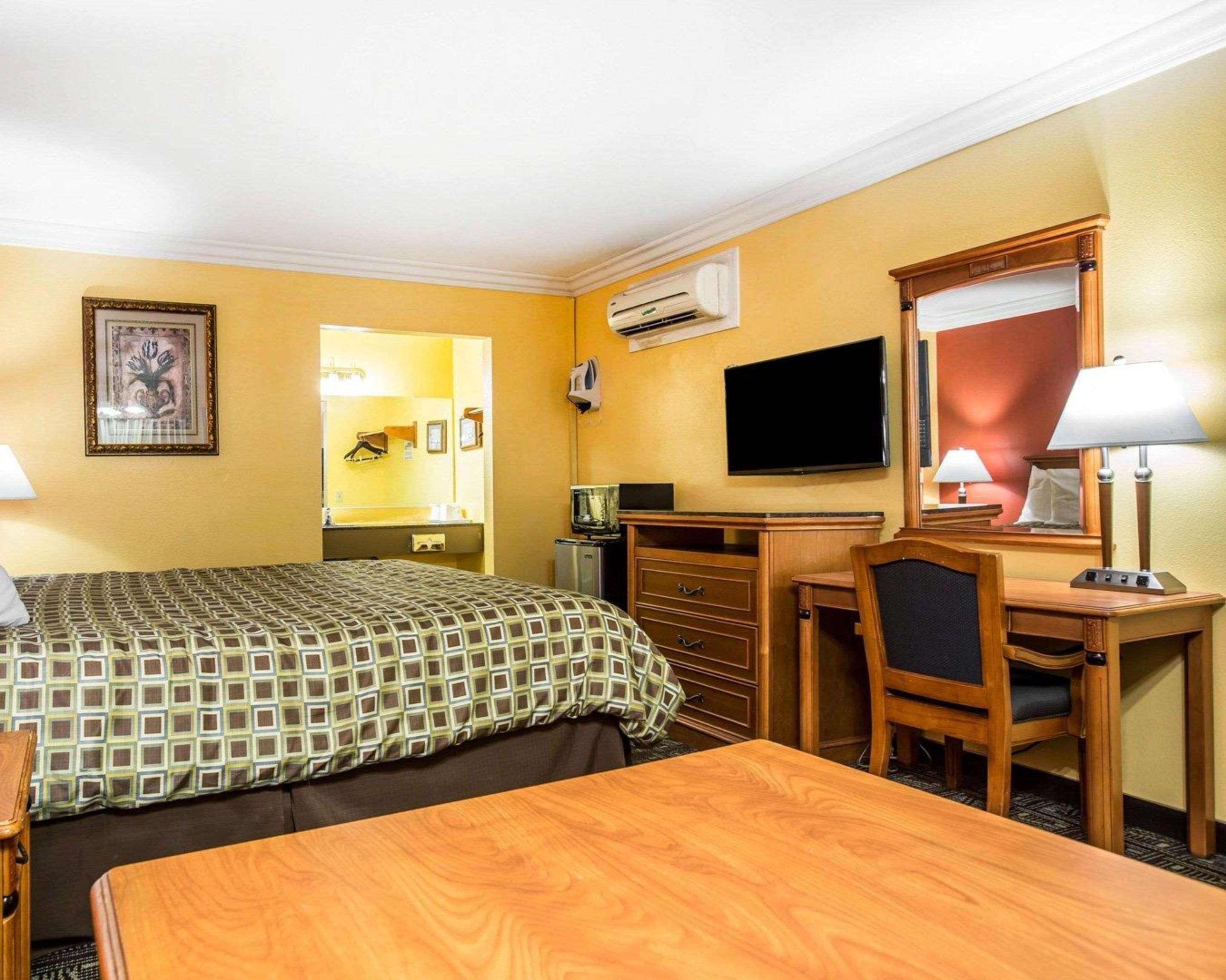 Rodeway Inn Old Town Temecula Bagian luar foto