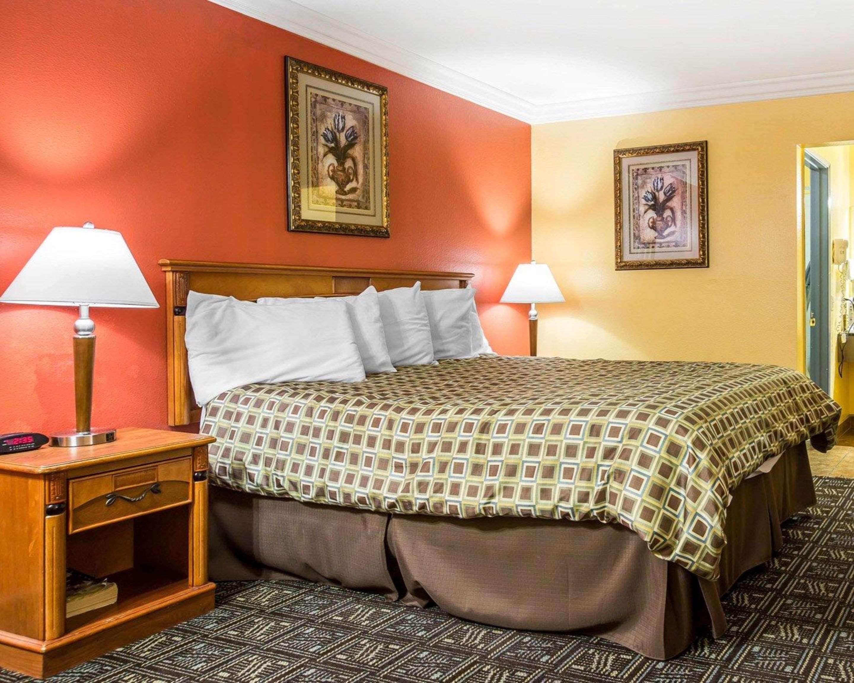 Rodeway Inn Old Town Temecula Bagian luar foto